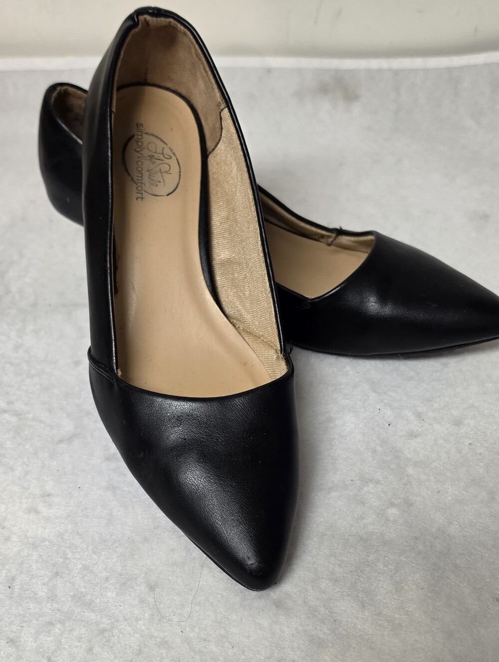 Life Stride Black Pointed-Toe Heel Pumps